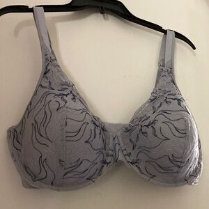 Like new playtex bra size 42D adjustable straps